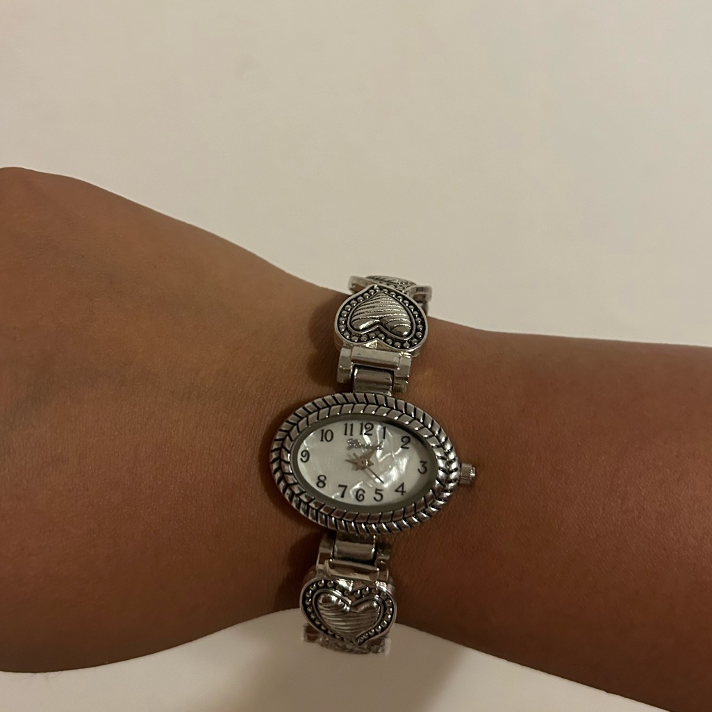 Geneva Vintage Oval Face Heart Bangle Watch 32$
